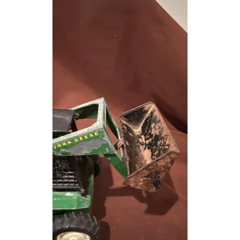 Ertl John Deere Skid Steer Loader Diecast Construction Toy